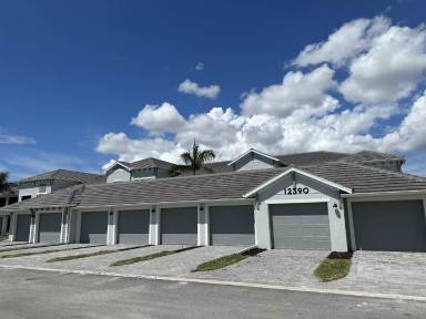 Main picture of 12390 Wellen Golf St