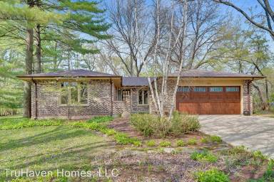 Main picture of 560 Greenacres Dr