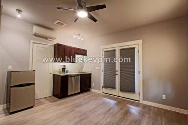 Main picture of 2422 NE Glisan St