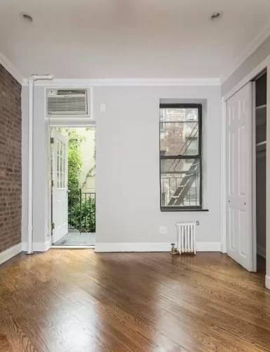 Main picture of 275 E 10th St