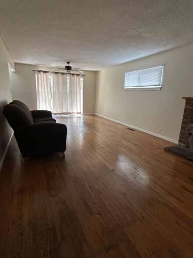 Main picture of 1570 Warner St