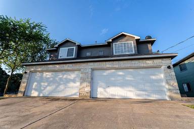 Main picture of 1701 Matthews Ln