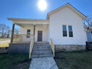 Main picture of 321 W 10th St