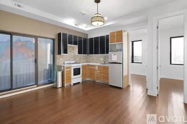 Main picture of 17 Troutman St