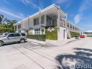 Main picture of 405 N Hibiscus Dr