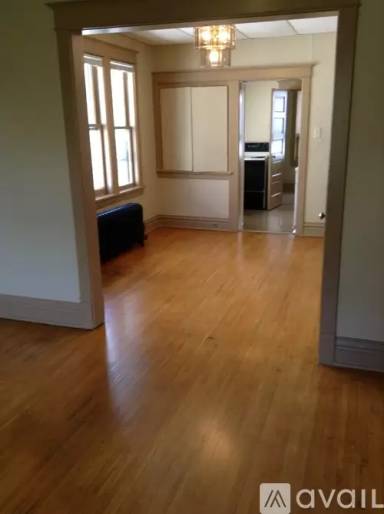 Main picture of 320 S 19th Ave E