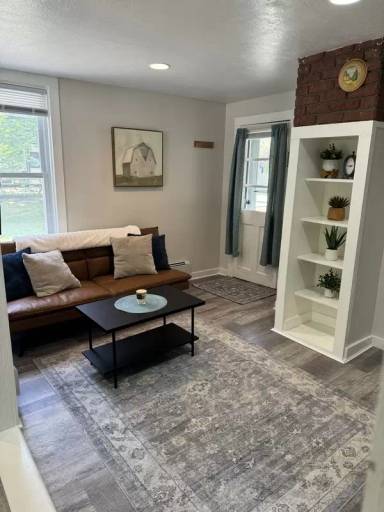 Main picture of 107 E Hamilton St