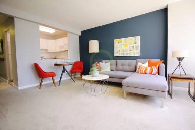 Main picture of 338 E Ontario