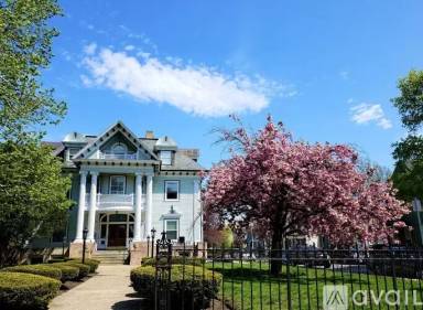 Main picture of 38 Pleasant St