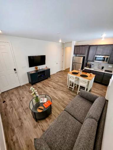 Main picture of 8131 Mount Kataka St