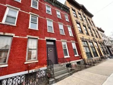 Main picture of 546 Palisade Ave