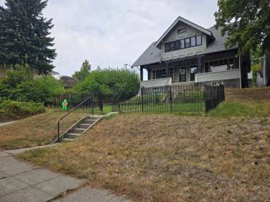 Main picture of 331 E 11th Ave