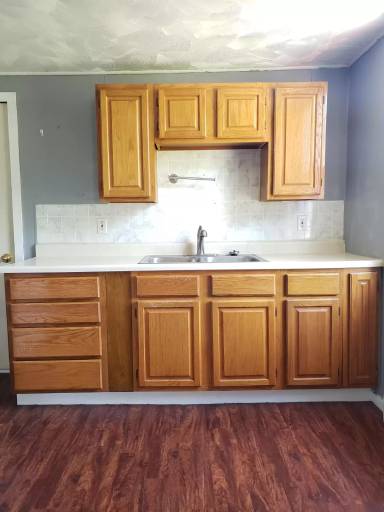 Main picture of 78 Railroad St