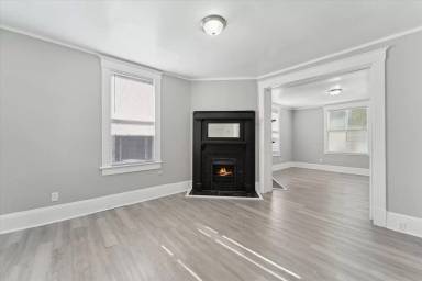 Main picture of 1021 E 39th St