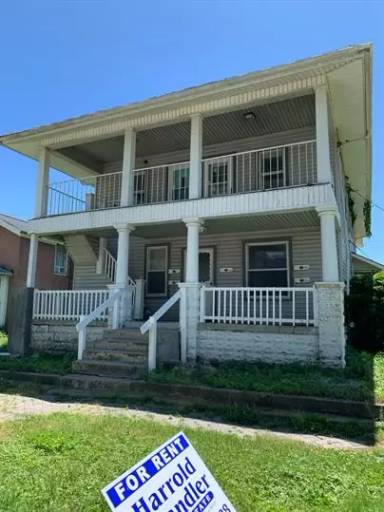 Main picture of 121 E 2nd St