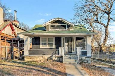 Main picture of 1906 E 55th St