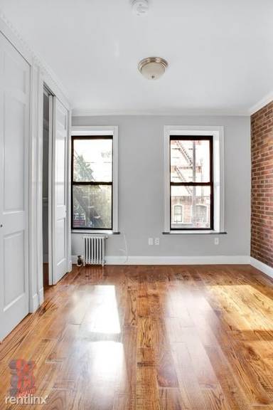Main picture of 58 E 1st St