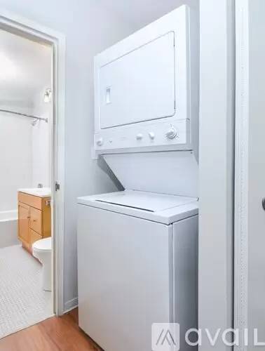 Main picture of 200 W Grand Ave Apartments