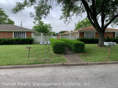 Main picture of 7320 Sanger Ave