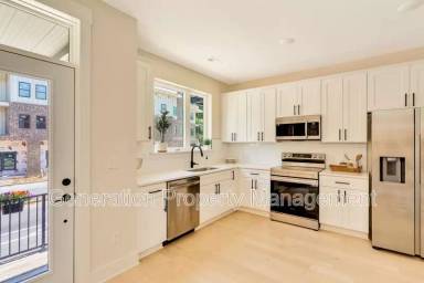 Main picture of 733 N Market St