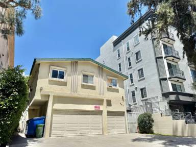 Main picture of 307 S Clark Dr