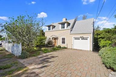 Main picture of 7850 Crest Ave