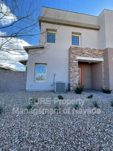 Main picture of 600 N Carriage Hl Dr