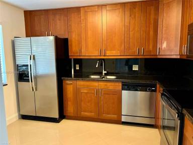 Main picture of 16531 Blatt Blvd