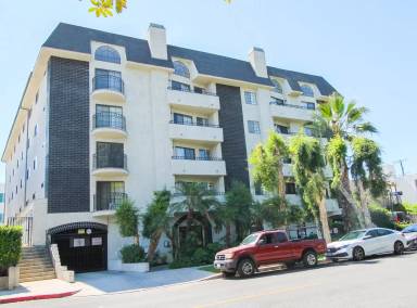 Main picture of 14930 Moorpark St