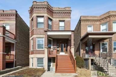 Main picture of 2234 W Augusta Blvd