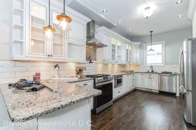 Main picture of 1007 Florida Ave NE