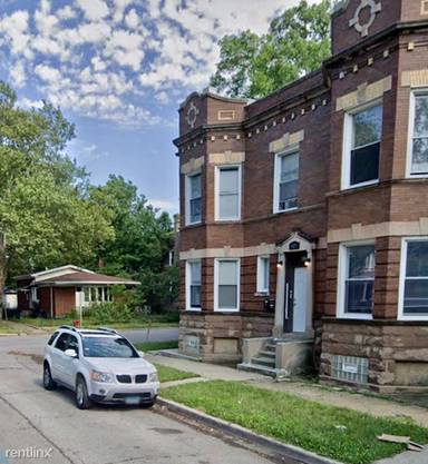 Main picture of 619 E 74th St
