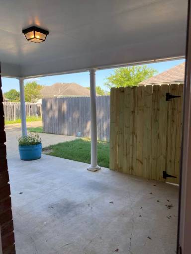 Main picture of 8601 Hallwood Dr