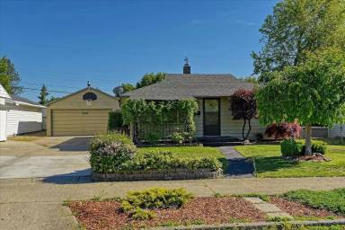 Main picture of 3015 W Eloika Ave