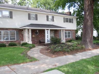 Main picture of 4407B Victoria Blvd