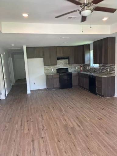 Main picture of 1700 Clark St