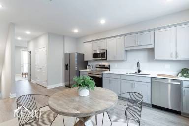 Main picture of 18th Street Place