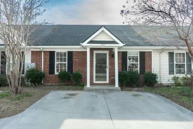 Main picture of 802 Laurel Pl