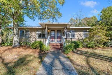 Main picture of 218 W 1st Ave