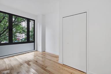 Main picture of 61 W 104th St