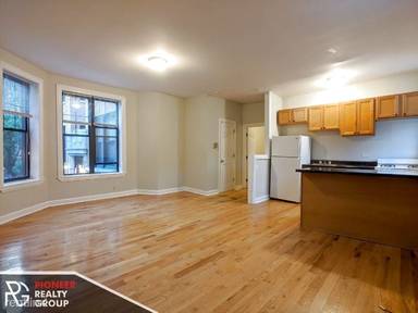 Main picture of 719-27 W Barry Ave