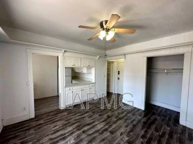 Main picture of 2913 S Flower St