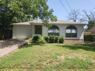 Main picture of 810 Apple St