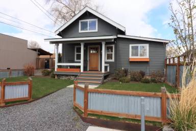 Main picture of 54 NW Lake Pl