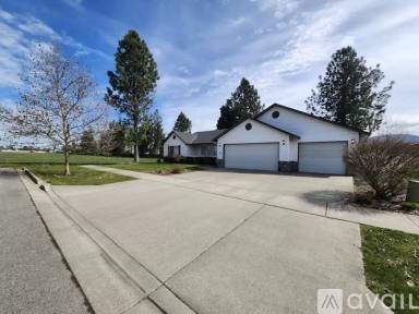 Main picture of 7550 N Aaron St