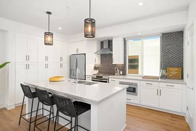 Main picture of 1045 32nd St