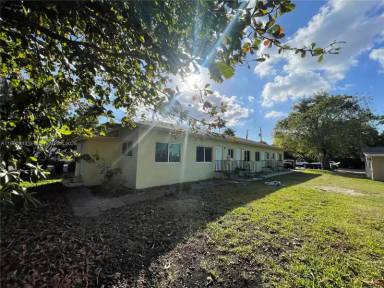 Main picture of 8321 NE Miami Ct