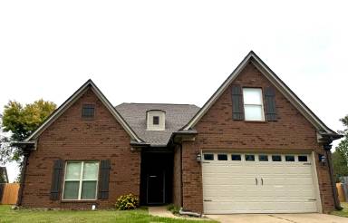 Main picture of 40 Lake Front Dr N