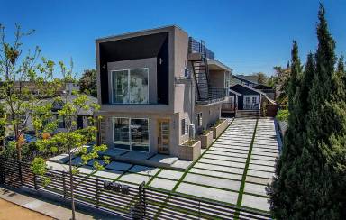 Main picture of 404 N La Fayette Park Pl
