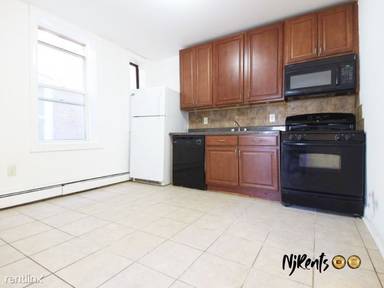 Main picture of 23 E 17th St